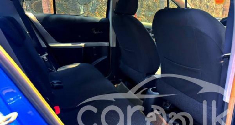 TOYOTA YARIS 2010