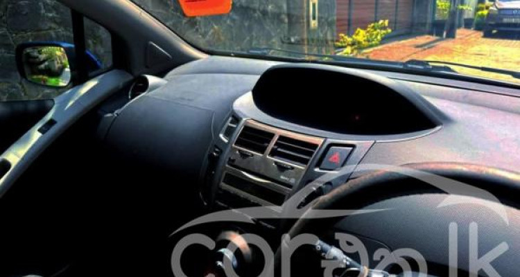 TOYOTA YARIS 2010
