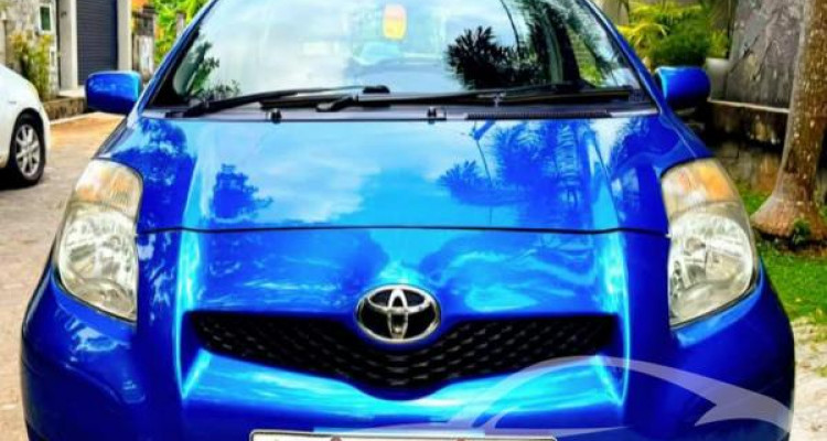 TOYOTA YARIS 2010