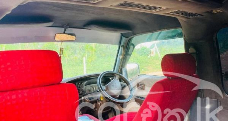 NISSAN CARAVAN 1992