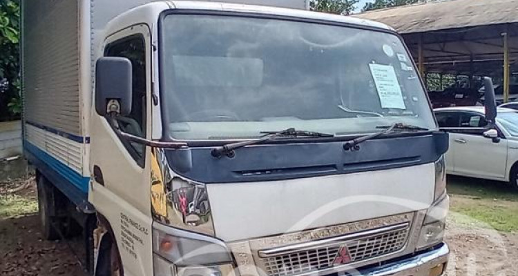 MITSUBISHI CANTER 2005