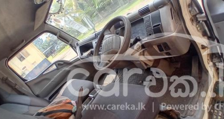 MITSUBISHI CANTER 2005
