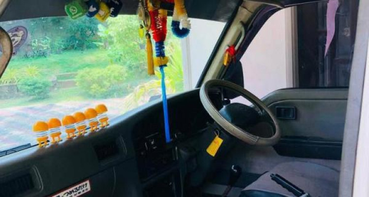 NISSAN CARAVAN 1996