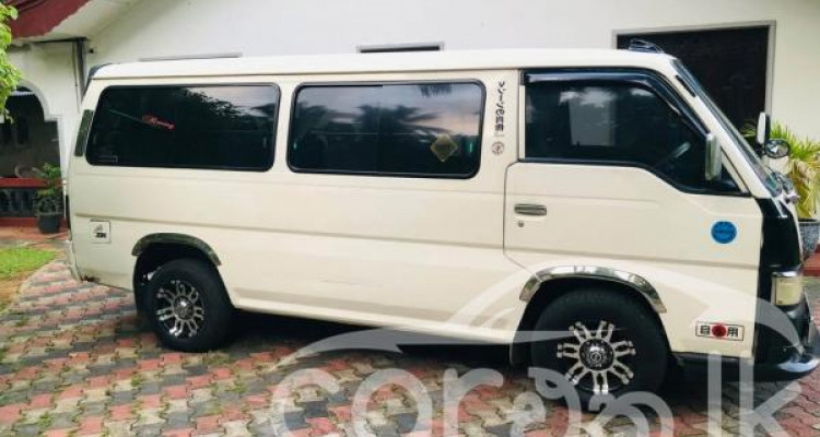 NISSAN CARAVAN 1996