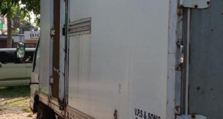 ISUZU NPR 2002