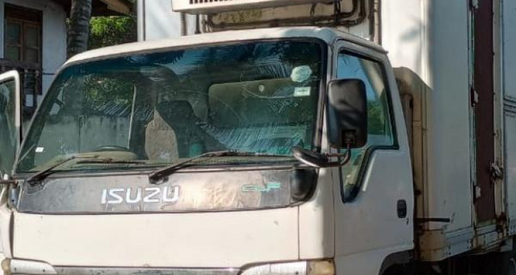 ISUZU NPR 2002