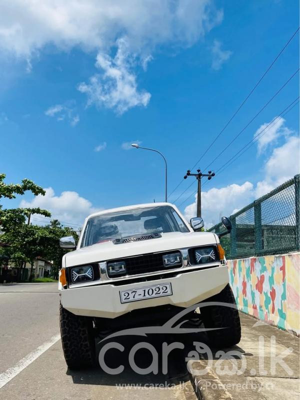 NISSAN DATSUN 1980