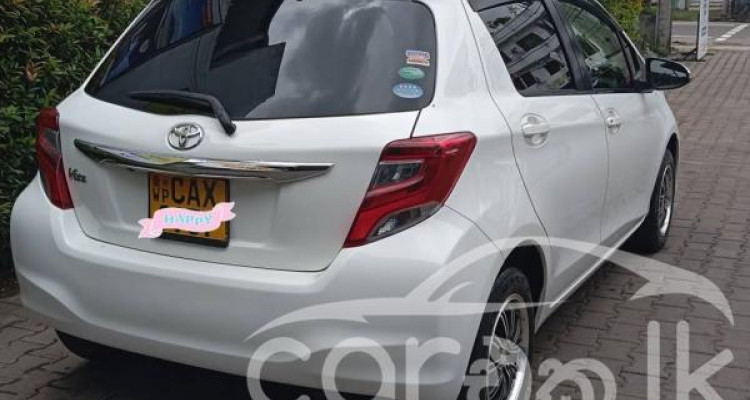 TOYOTA VITZ 2015