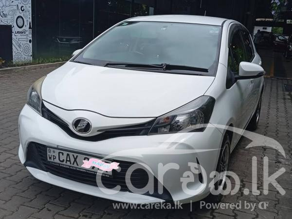 TOYOTA VITZ 2015