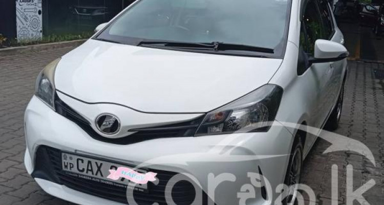 TOYOTA VITZ 2015