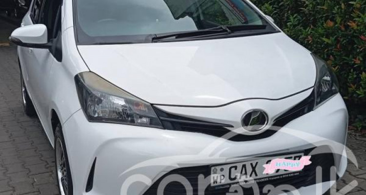 TOYOTA VITZ 2015