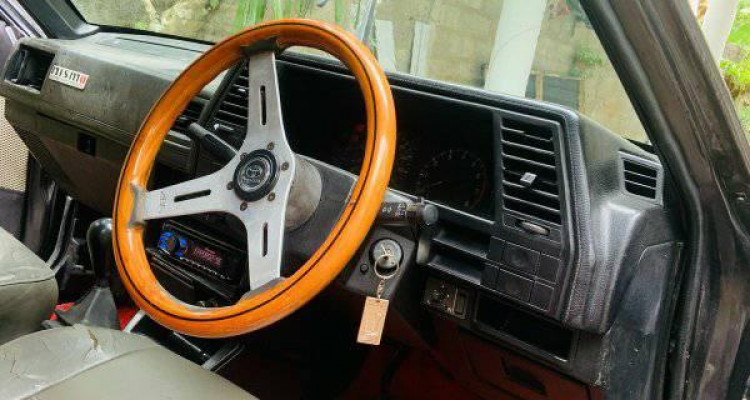NISSAN SUNNY 1987