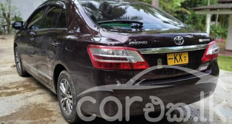 TOYOTA PREMIO 2013