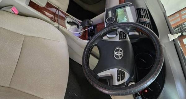 TOYOTA PREMIO 2013