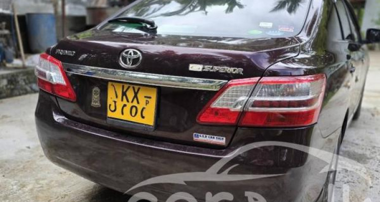 TOYOTA PREMIO 2013