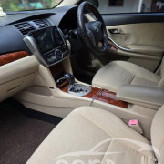 TOYOTA PREMIO 2013
