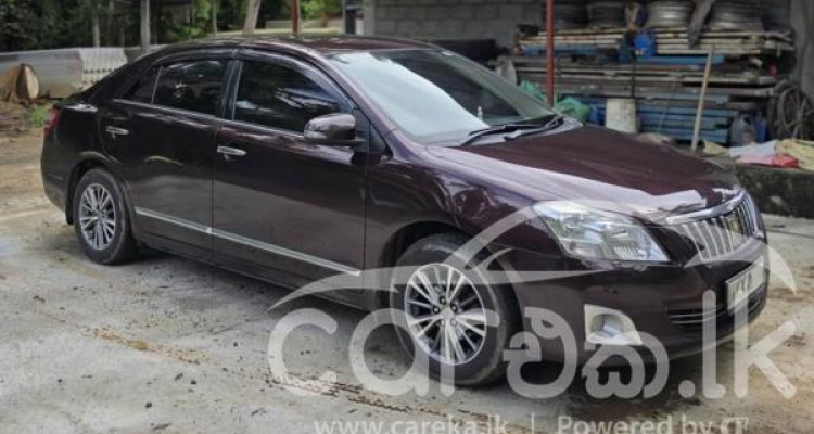 TOYOTA PREMIO 2013