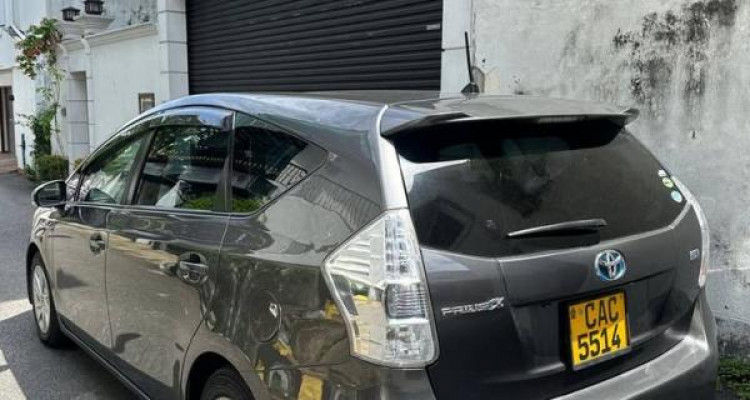 TOYOTA PRIUS 2014