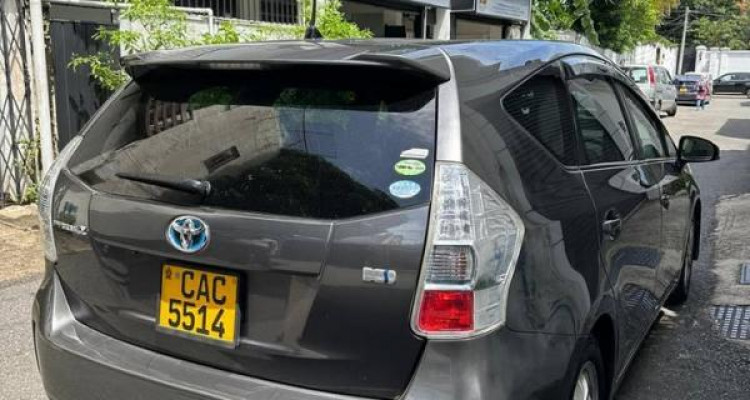 TOYOTA PRIUS 2014