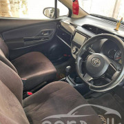 TOYOTA VITZ 2018