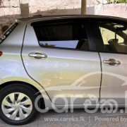 TOYOTA VITZ 2018