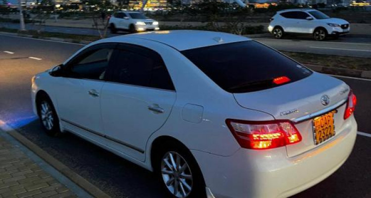 TOYOTA PREMIO 2015