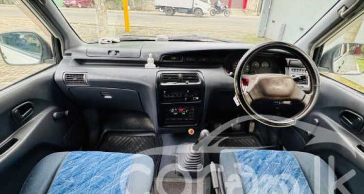 TOYOTA NOAH KR41 1999