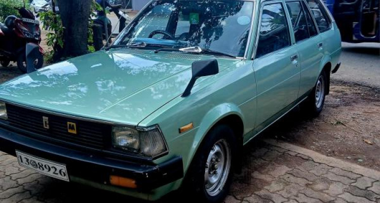 TOYOTA COROLLA DX WAGON 1982