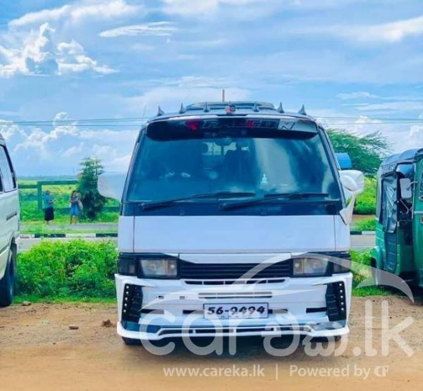 NISSAN CARAVAN 1989