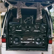 NISSAN CARAVAN 1989