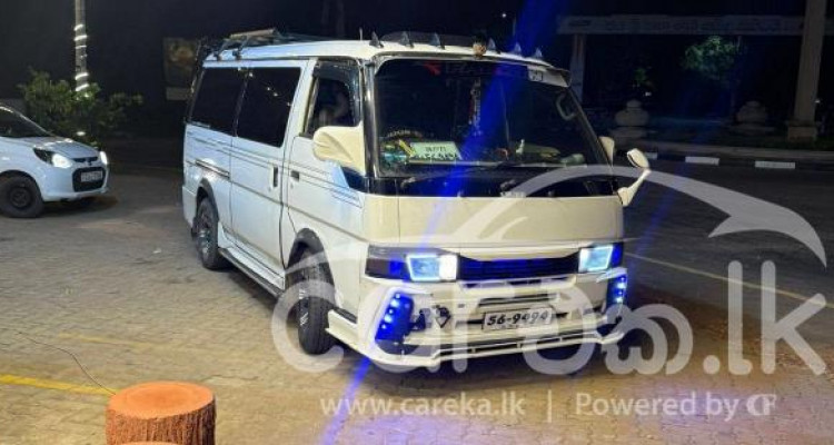 NISSAN CARAVAN 1989