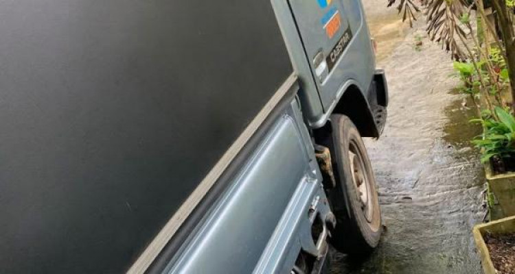 NISSAN ATLAS 2004