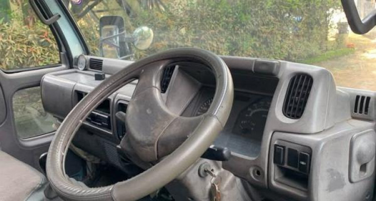 NISSAN ATLAS 2004