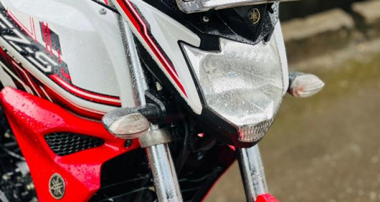 YAMAHA FZ V2 2015