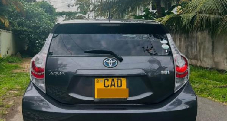 TOYOTA AQUA 2014
