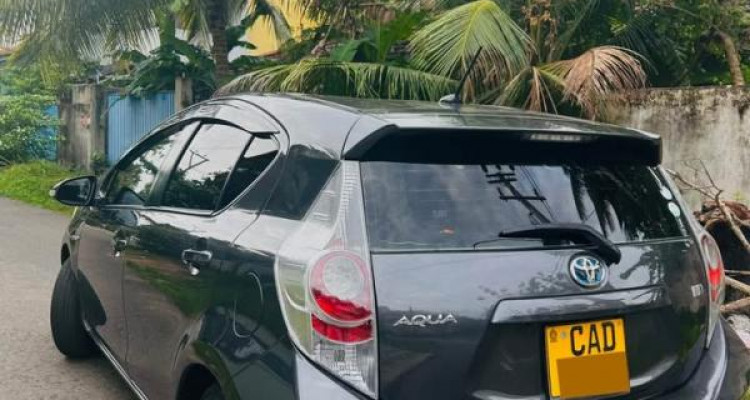 TOYOTA AQUA 2014
