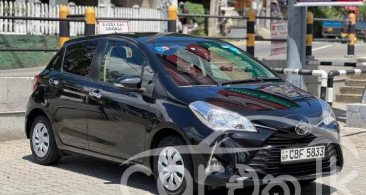 TOYOTA VITZ 2017
