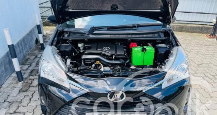 TOYOTA VITZ 2017