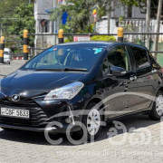 TOYOTA VITZ 2017