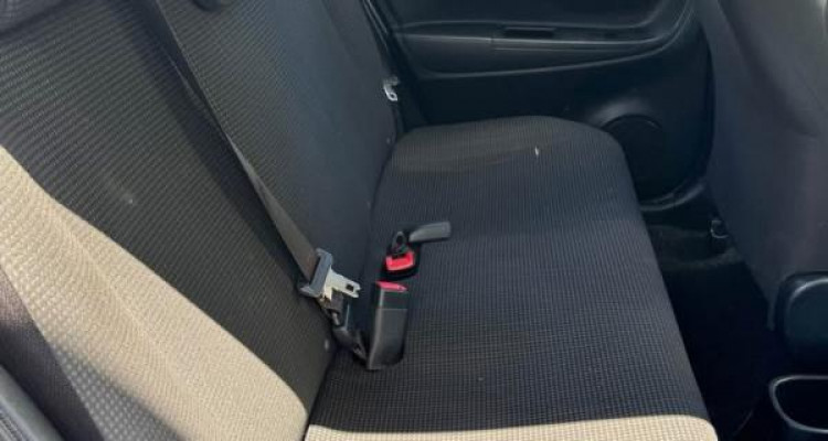 TOYOTA VITZ 2017