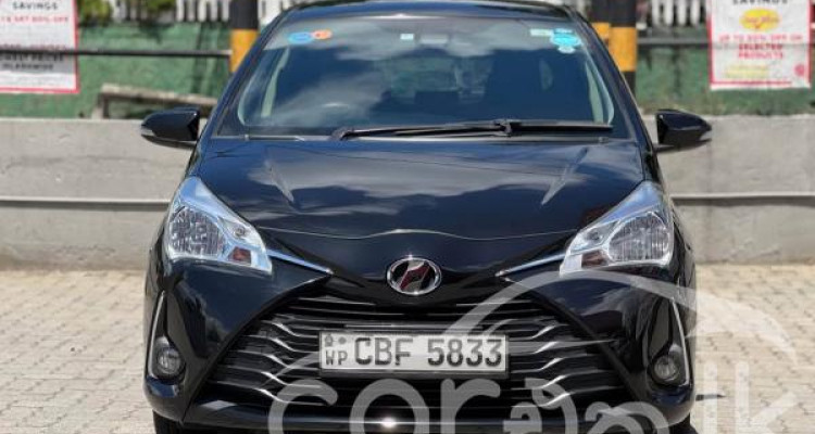 TOYOTA VITZ 2017