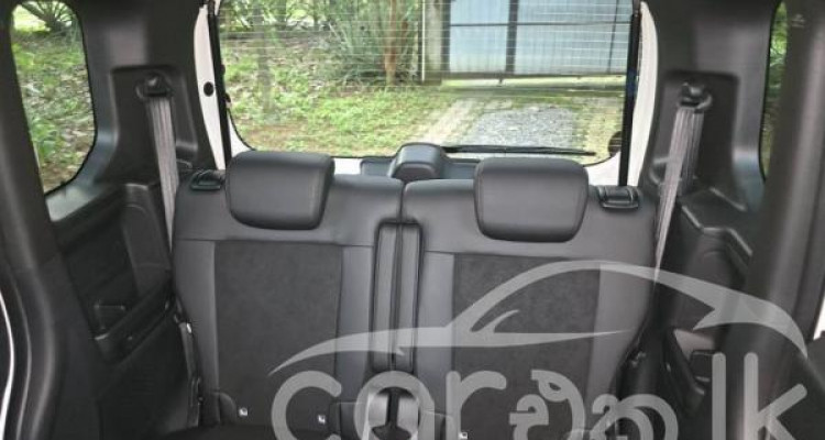 HONDA N-BOX 2024