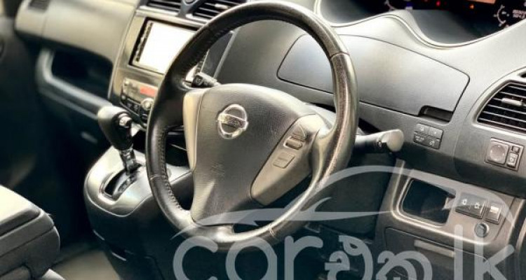 NISSAN SERENA 2012