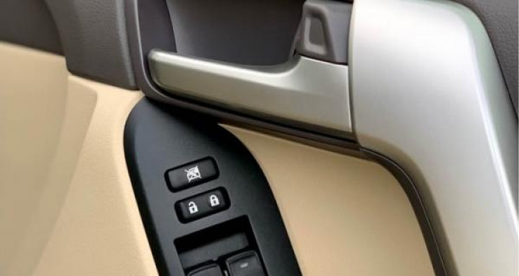 TOYOTA LAND CRUISER PRADO 2023