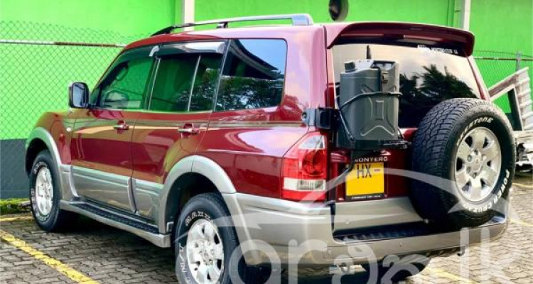 MITSUBISHI MONTERO 2004