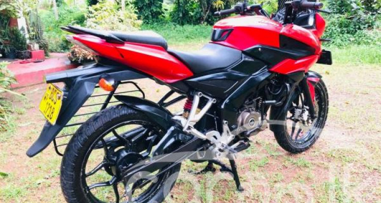 BAJAJ PULSAR 2015