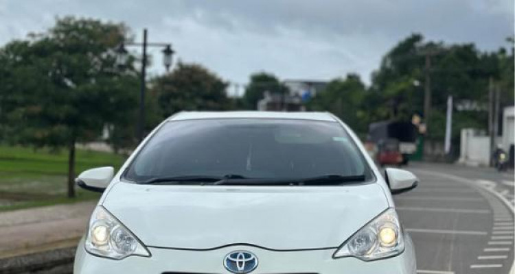 TOYOTA AQUA 2014