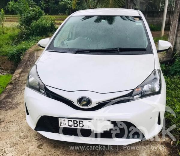 TOYOTA VITZ 2015