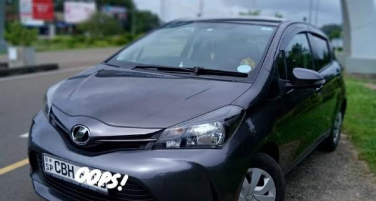 TOYOTA VITZ 2016