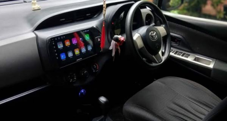 TOYOTA VITZ 2016